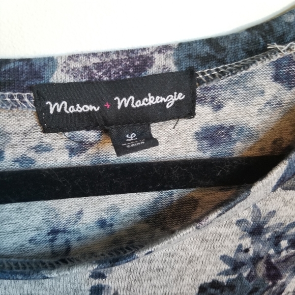 Mason and Mackenzie Stretch Floral Knit Top Large - Picture 4 of 7